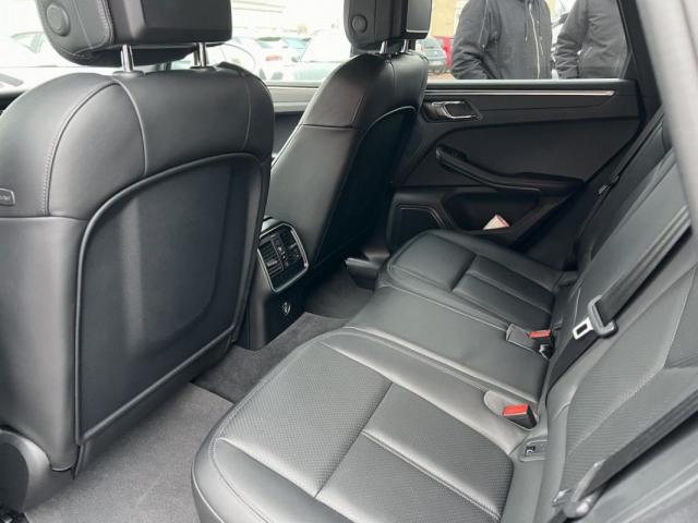 Porsche Macan image 1