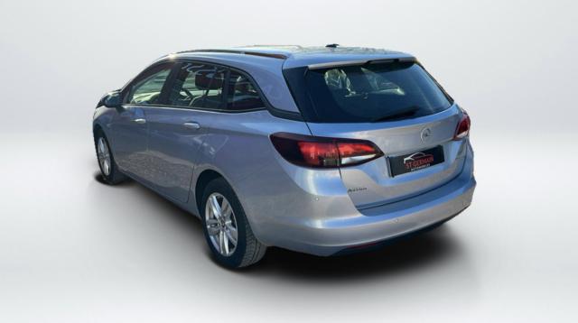 Opel Astra Sports Tourer image 5