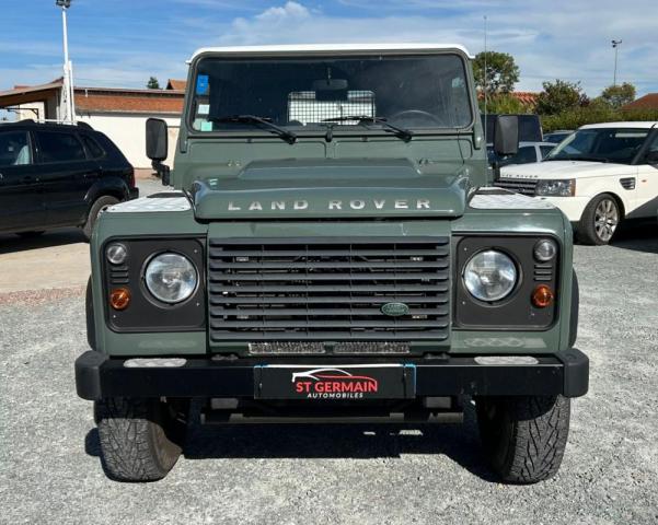 Land Rover Defender image 8