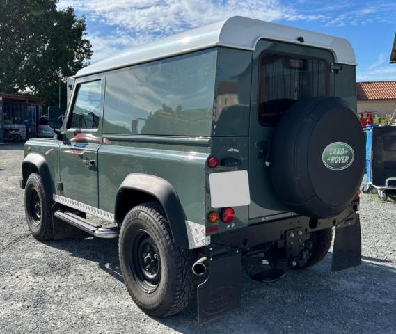 Land Rover Defender image 7