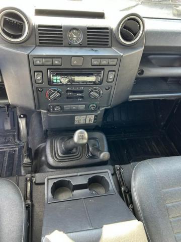 Land Rover Defender image 3