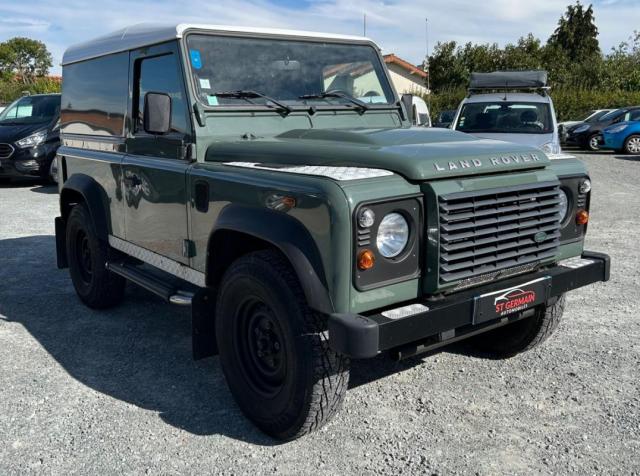 Land Rover Defender image 2