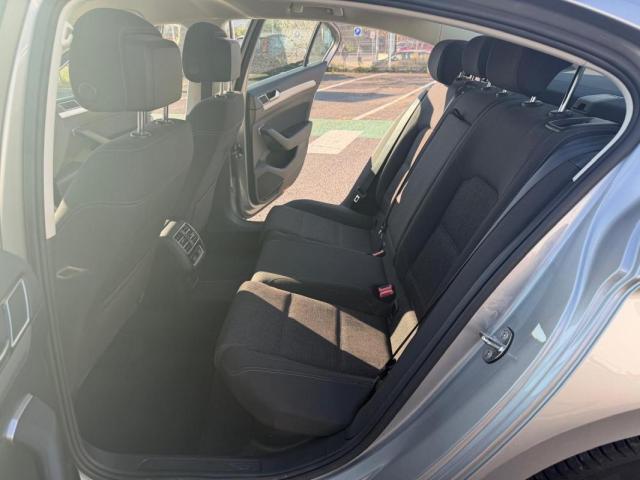 Volkswagen Passat image 7