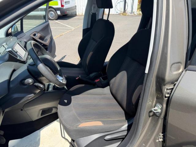Peugeot 208 image 6