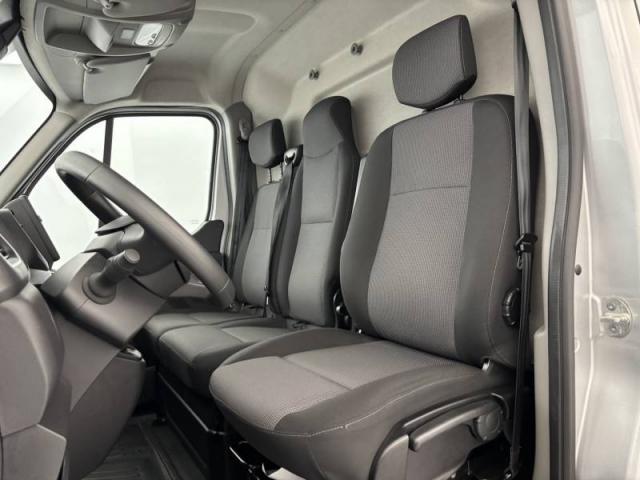 Renault Master image 9