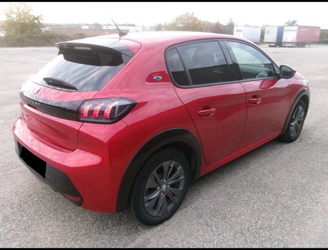 Peugeot 208 image 2