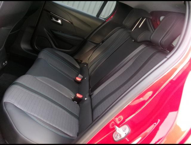 Peugeot 208 image 8