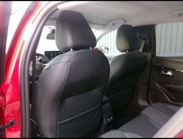 Peugeot 208 image 9