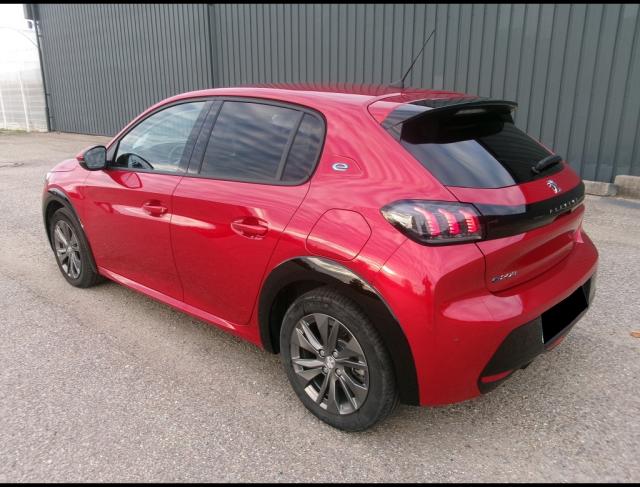 Peugeot 208 image 7
