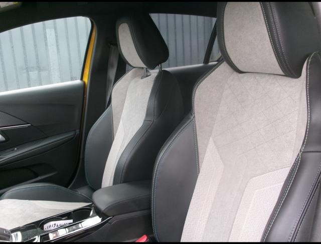 Peugeot 208 image 5