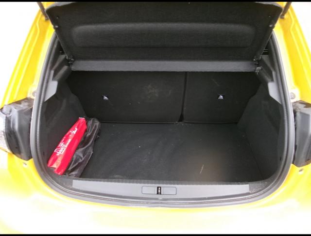 Peugeot 208 image 1