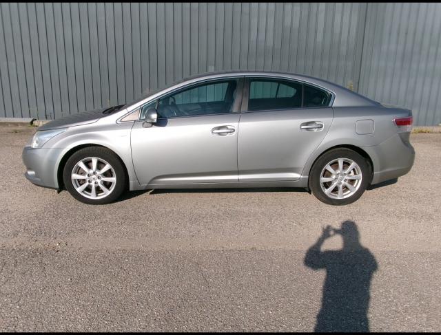 Toyota Avensis image 2