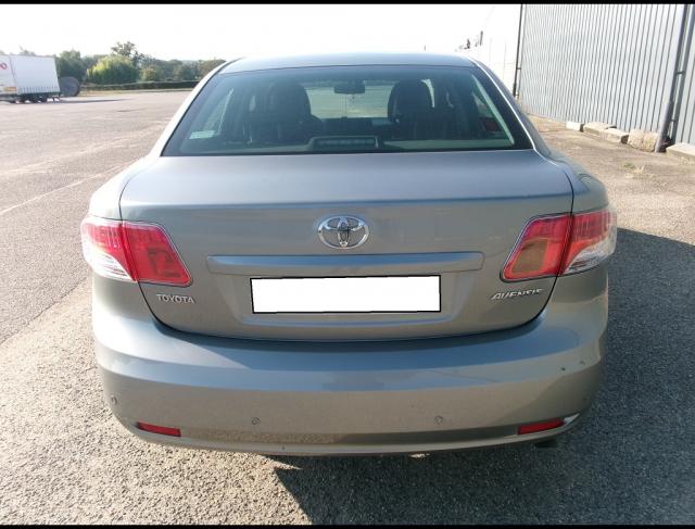 Toyota Avensis image 9