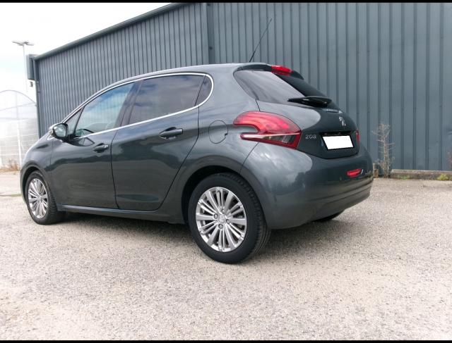 Peugeot 208 image 9