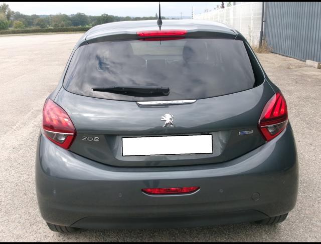 Peugeot 208 image 2