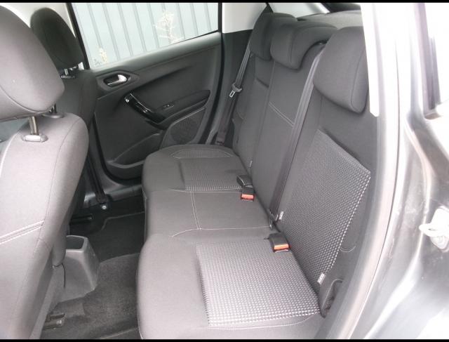 Peugeot 208 image 5