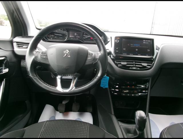 Peugeot 208 image 3