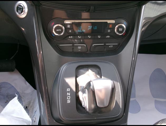 Ford Kuga image 2