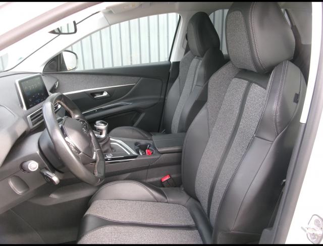 Peugeot 3008 image 2
