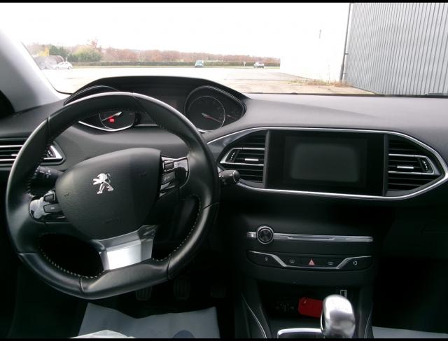Peugeot 308 image 2