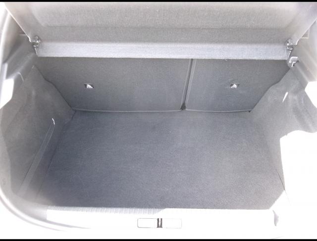 Peugeot 208 image 8