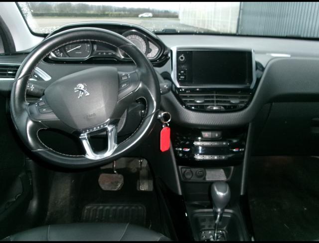 Peugeot 2008 image 2