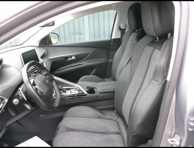 Peugeot 5008 image 1