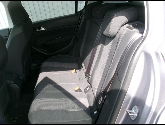 Peugeot 308 image 2