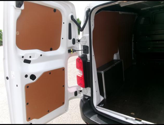 Peugeot Expert image 2
