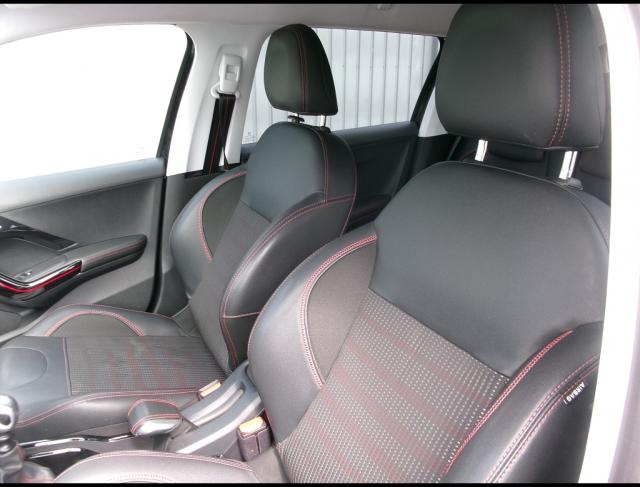 Peugeot 2008 image 8