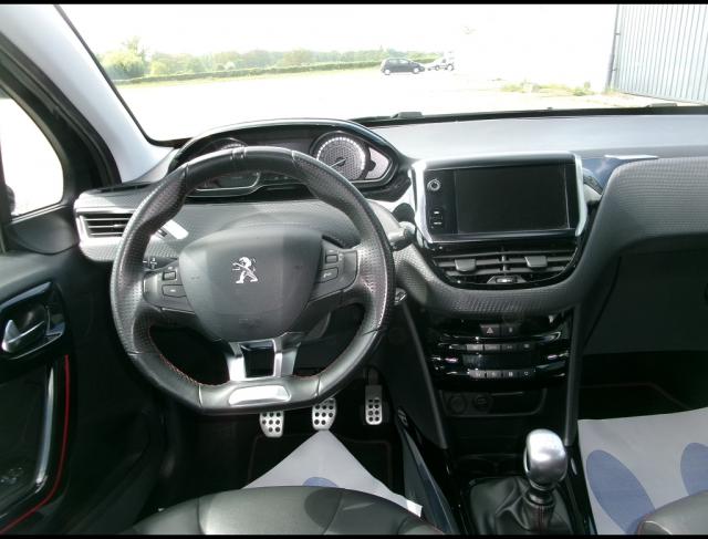 Peugeot 2008 image 2