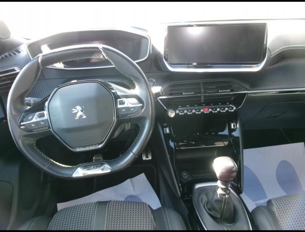 Peugeot 2008 image 2