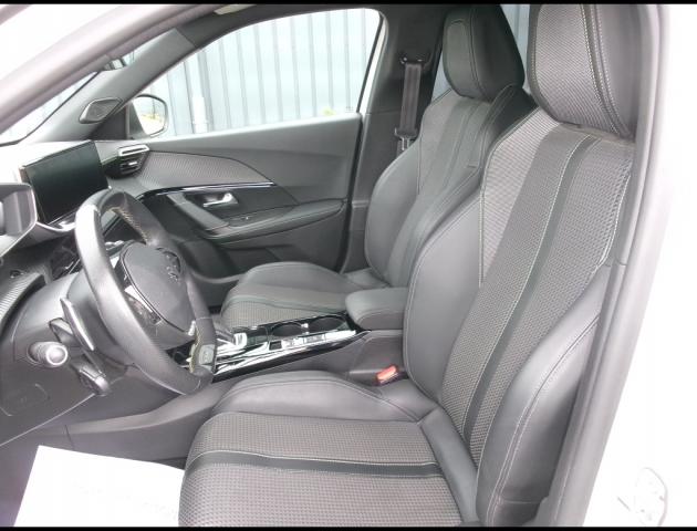 Peugeot 2008 image 8