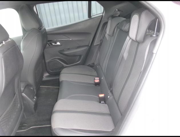 Peugeot 2008 image 2