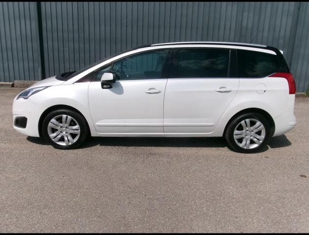 Peugeot 5008 image 2