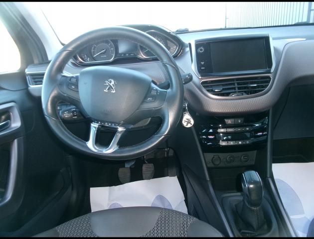 Peugeot 2008 image 8