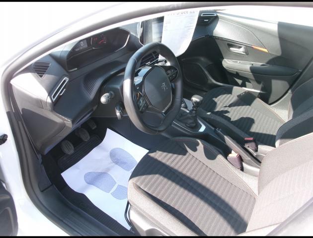 Peugeot 208 image 5