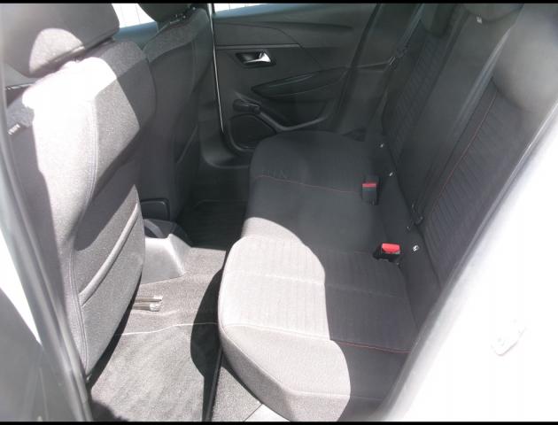 Peugeot 208 image 9
