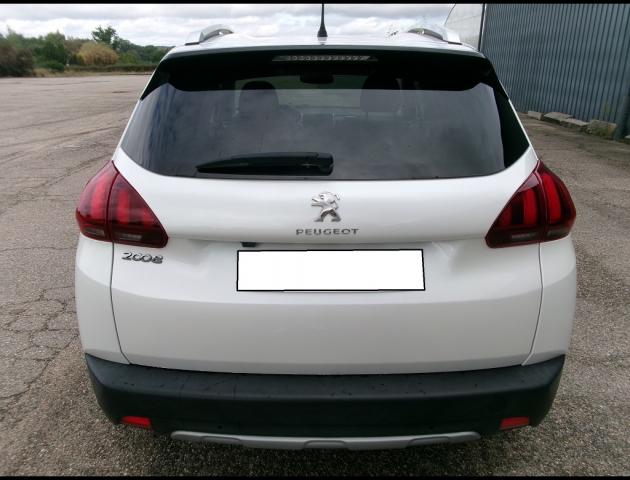 Peugeot 2008 image 3