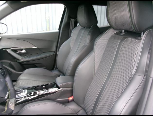 Peugeot 2008 image 3