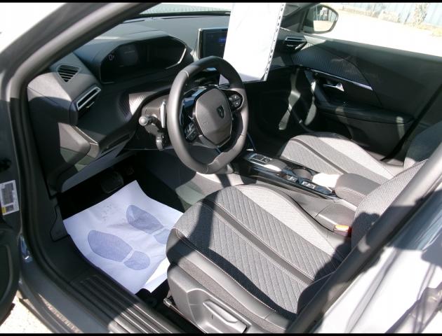 Peugeot 2008 image 2