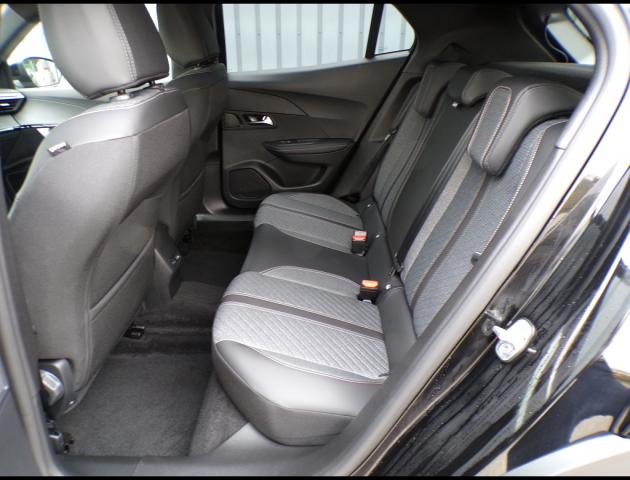 Peugeot 2008 image 2