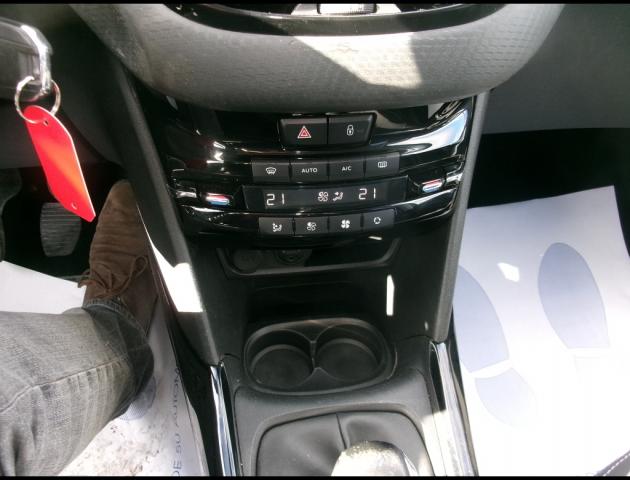 Peugeot 2008 image 2