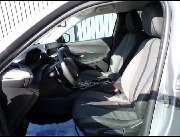 Peugeot 2008 image 2