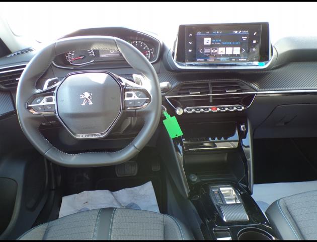 Peugeot 2008 image 1