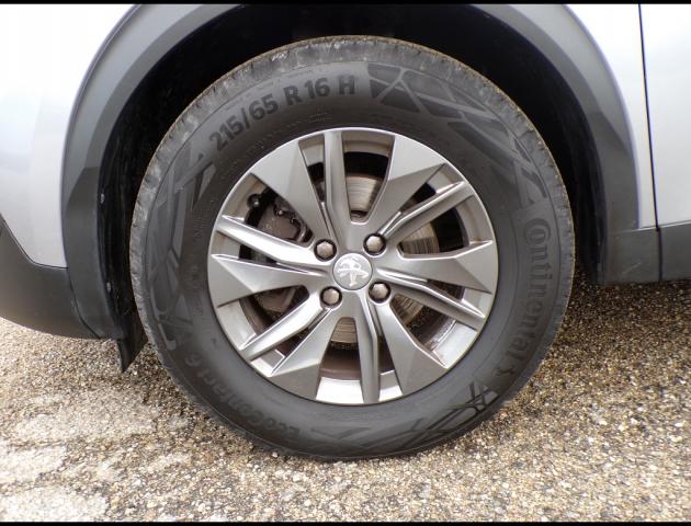 Peugeot 2008 image 3