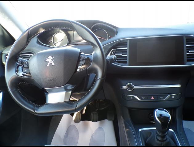 Peugeot 308 image 1