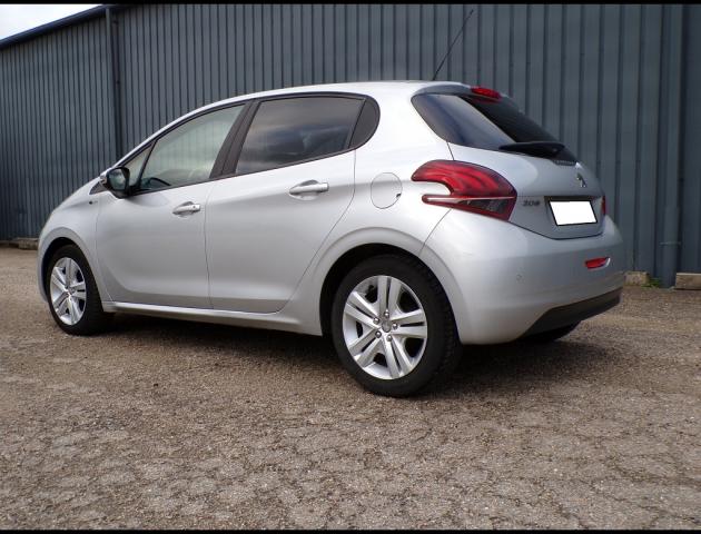 Peugeot 208 image 2