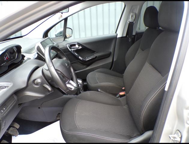 Peugeot 208 image 8