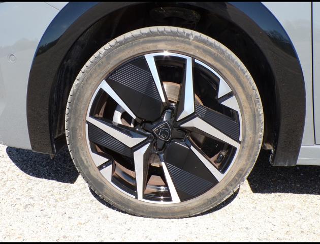 Peugeot 208 image 1